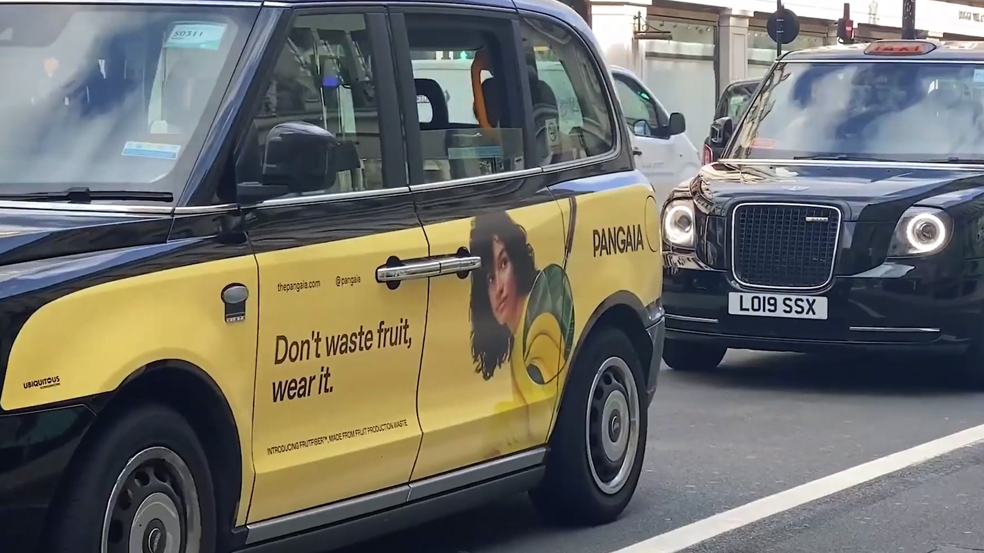 Image of taxi advertising